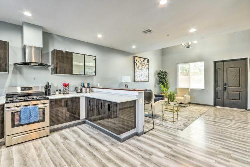 Chic Pet-friendly Townhome Near Papago Park!