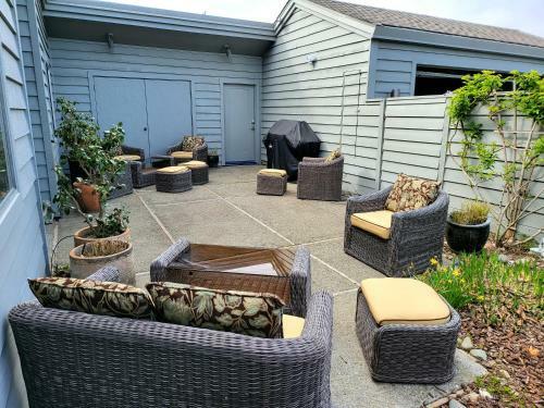 New Sea-renity Wide Ocean Views, Fireplace And Spa