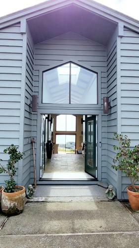 New Sea-renity Wide Ocean Views, Fireplace And Spa