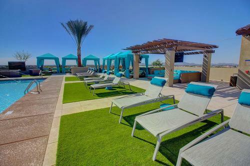 Rooftop Pool - Tpc, Shopping & Dining 2 Miles Wtih Parking - 4427