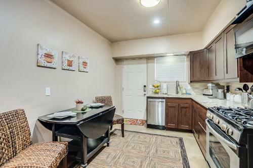 Old Town 2br Condo With Pool And Wifi