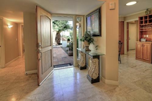 Super Private Backyard With Putting Green Private Pool & Spa