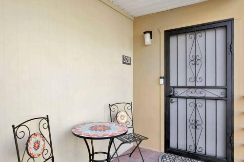 Apartamento Old Town 2 Bedroom Condo