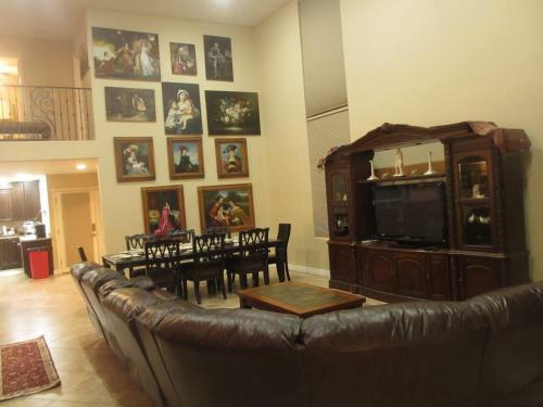 4100 Plus Sqft Art Museum Property In Downtown Scottsdale