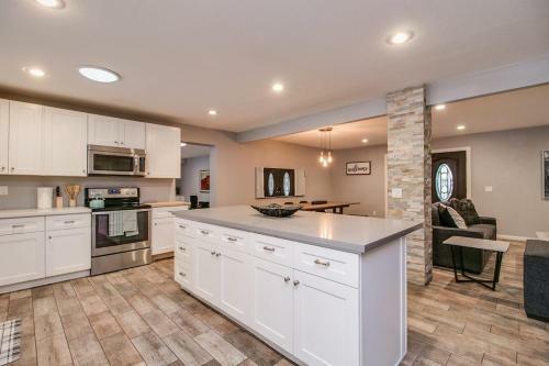 Modern Chic Old Town Scottsdale Home Wpool & Gym