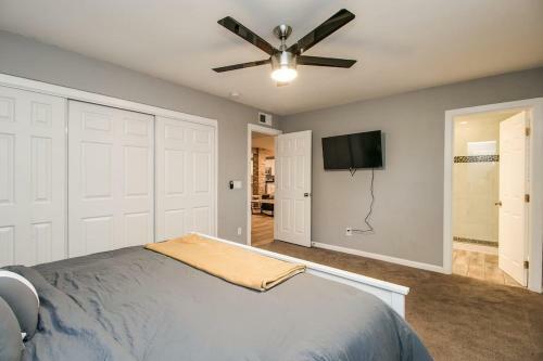 Modern Chic Old Town Scottsdale Home Wpool & Gym