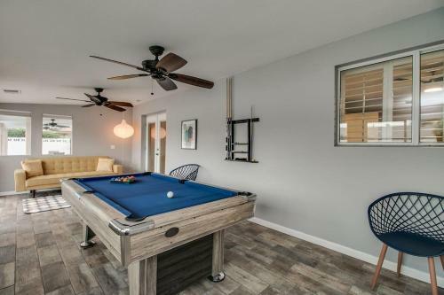 Modern Chic Old Town Scottsdale Home Wpool & Gym