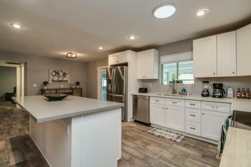 Modern Chic Old Town Scottsdale Home Wpool & Gym
