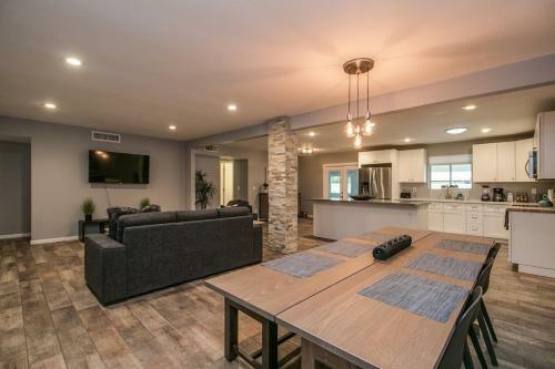 Modern Chic Old Town Scottsdale Home Wpool & Gym