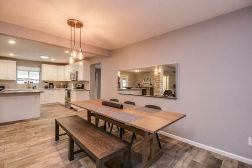 Modern Chic Old Town Scottsdale Home Wpool & Gym