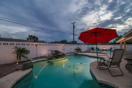 Modern Chic Old Town Scottsdale Home Wpool & Gym