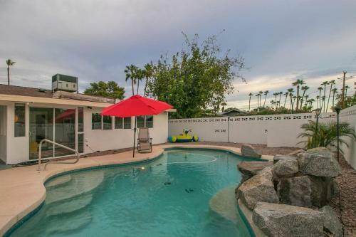 Modern Chic Old Town Scottsdale Home Wpool & Gym
