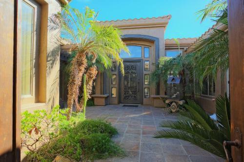 Spectacular Desert Retreat