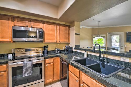 Apartamento Lush Condo With Private Balcony And Mtn Views!