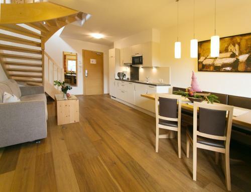 Hostal Dorfblick Fiss - Apartments & Rooms