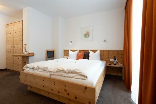 Hostal Dorfblick Fiss - Apartments & Rooms