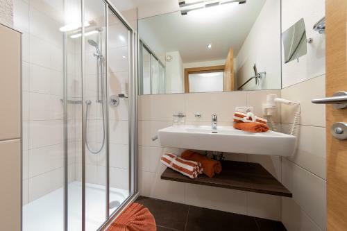 Hostal Dorfblick Fiss - Apartments & Rooms