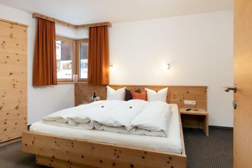 Hostal Dorfblick Fiss - Apartments & Rooms
