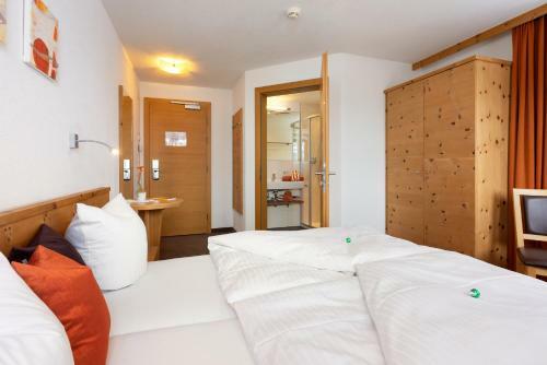 Hostal Dorfblick Fiss - Apartments & Rooms