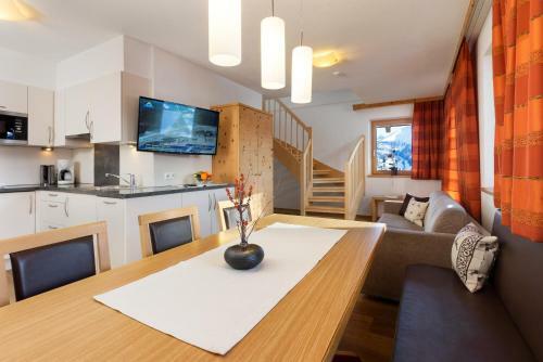 Hostal Dorfblick Fiss - Apartments & Rooms