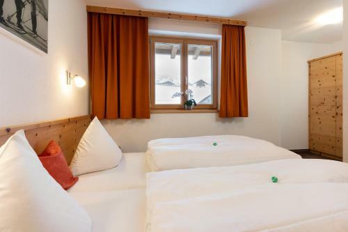 Hostal Dorfblick Fiss - Apartments & Rooms