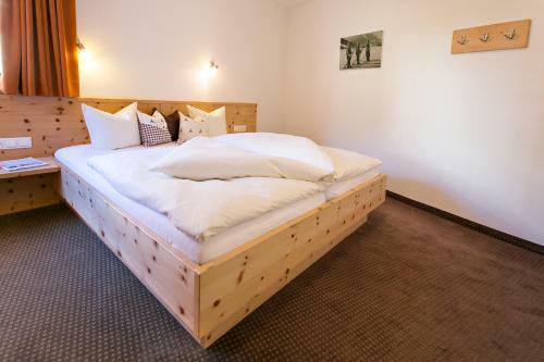 Hostal Dorfblick Fiss - Apartments & Rooms