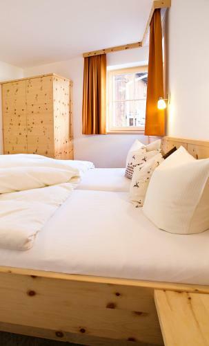 Hostal Dorfblick Fiss - Apartments & Rooms