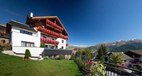 Hostal Dorfblick Fiss - Apartments & Rooms