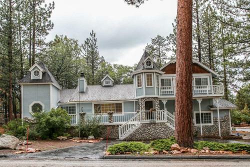 Bear Castle-1854 By Big Bear Vacations