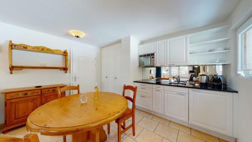 Gonenstein Residence In Leukerbad, Entire Apartment/studio With Balcony