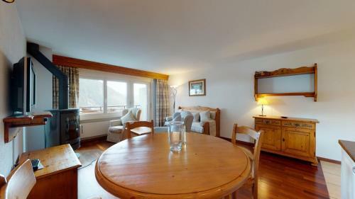 Gonenstein Residence In Leukerbad, Entire Apartment/studio With Balcony