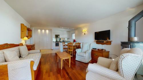 Gonenstein Residence In Leukerbad, Entire Apartment/studio With Balcony