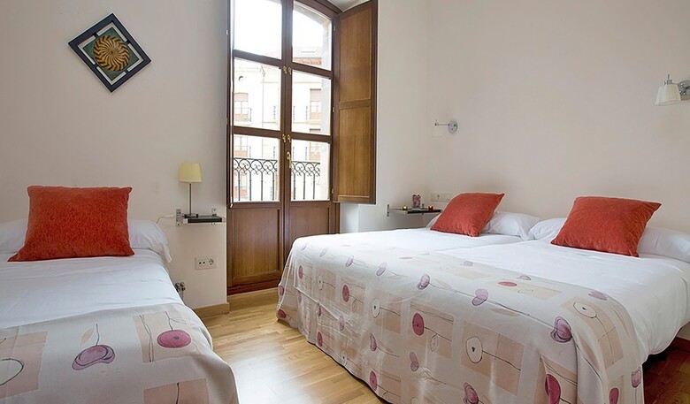 Apartamentos Se�orio de Haro 3000