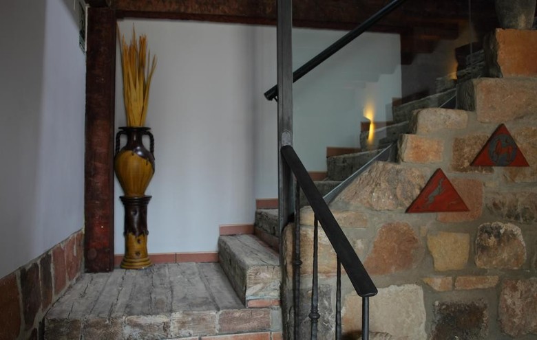 Hostal Douris Temple