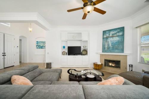Villa With Private Pool And Jacuzzi Gameroom Walk To Festivals