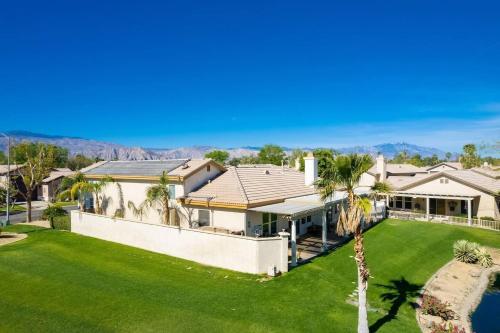 Villa With Private Pool And Jacuzzi Gameroom Walk To Festivals