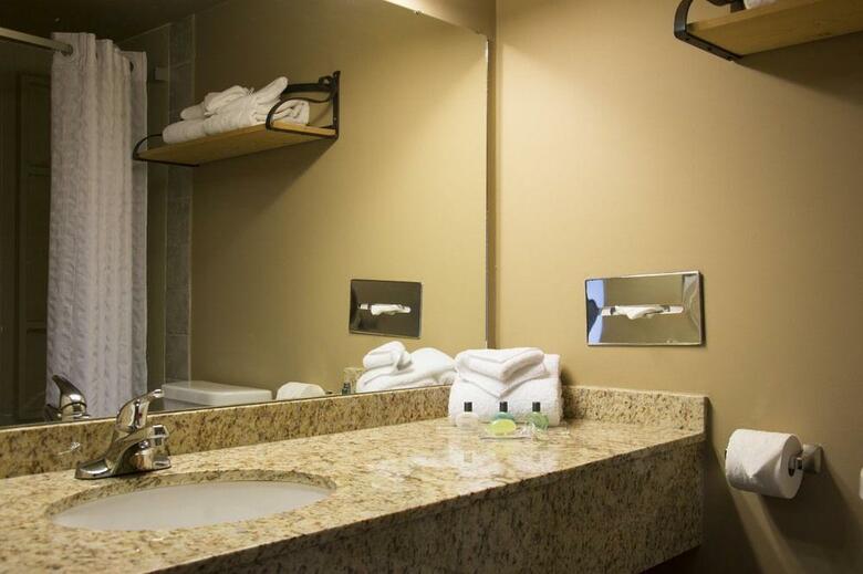 Hotel Tonquin Inn