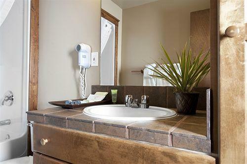 Hotel Tonquin Inn