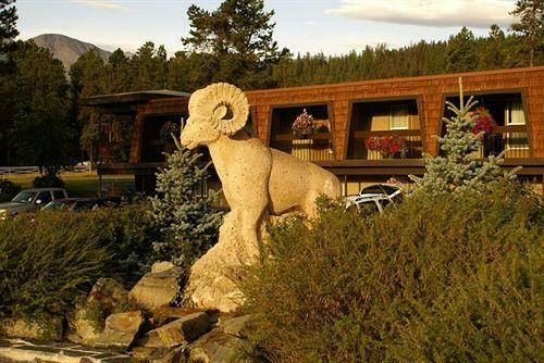Hotel Tonquin Inn