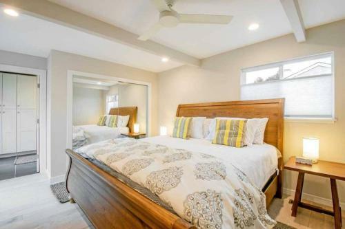 3 Bed 3 Bath Heated Pool Hot Tub Downtown