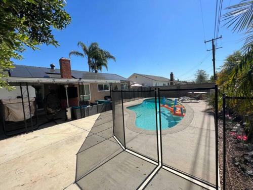Cheerful 3 Bedroom Residential Home With Pool