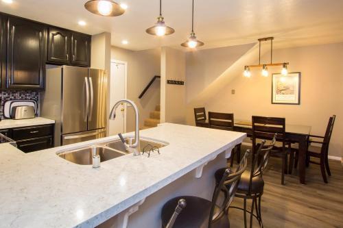 Apartamento St Anton Courtyard View 2-bedroom Condos With Two Oversized Jacuzzi Spas