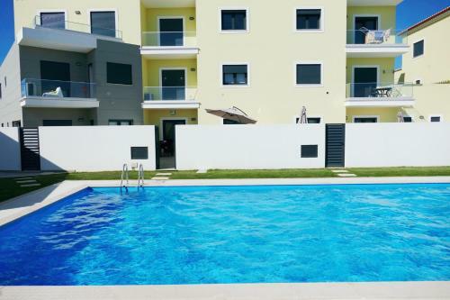 Baleal Poolfront Apartment