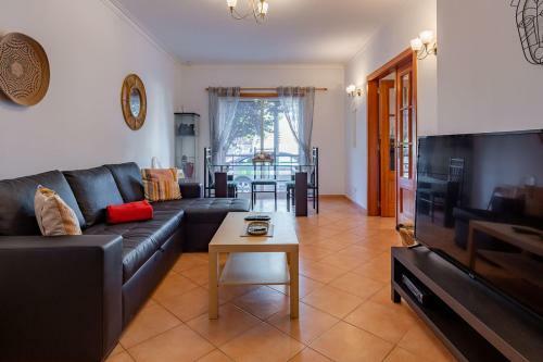 Authentic 2bdr Apartment W/pool By Lovelystay