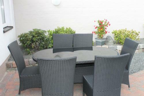 Kitchen & Apartments In Odense City With Free Private Parking