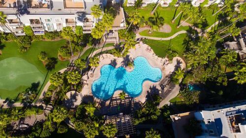 E20 - Tropical Paradise - On-the-sand