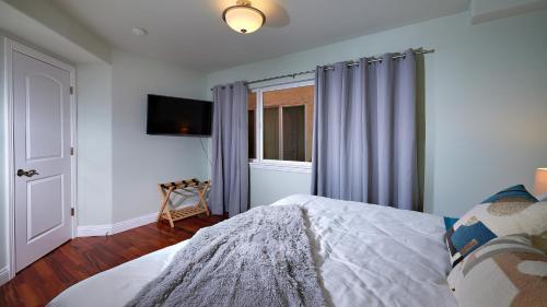 Private Home Ocean View, Air-conditioned Just Steps To The Beach
