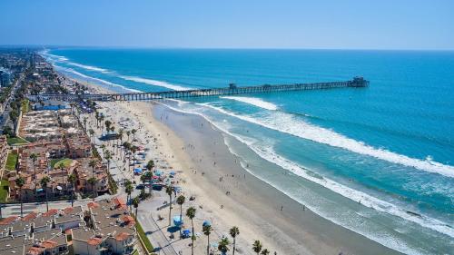 Private Home Ocean View, Air-conditioned Just Steps To The Beach