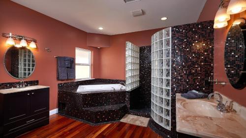 Private Home Ocean View, Air-conditioned Just Steps To The Beach