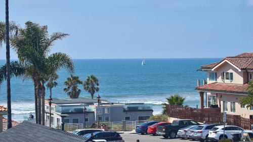 Private Home Ocean View, Air-conditioned Just Steps To The Beach